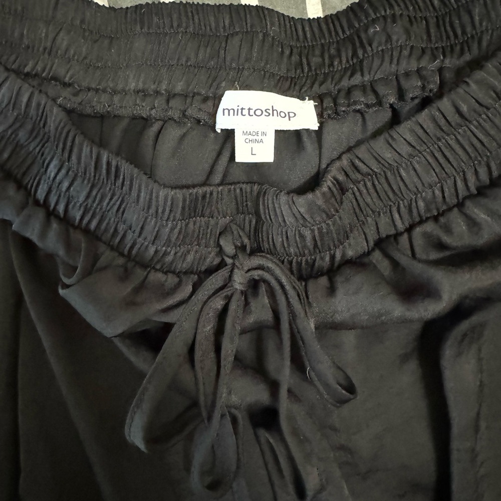 Black flowy skirt, stretchy waist